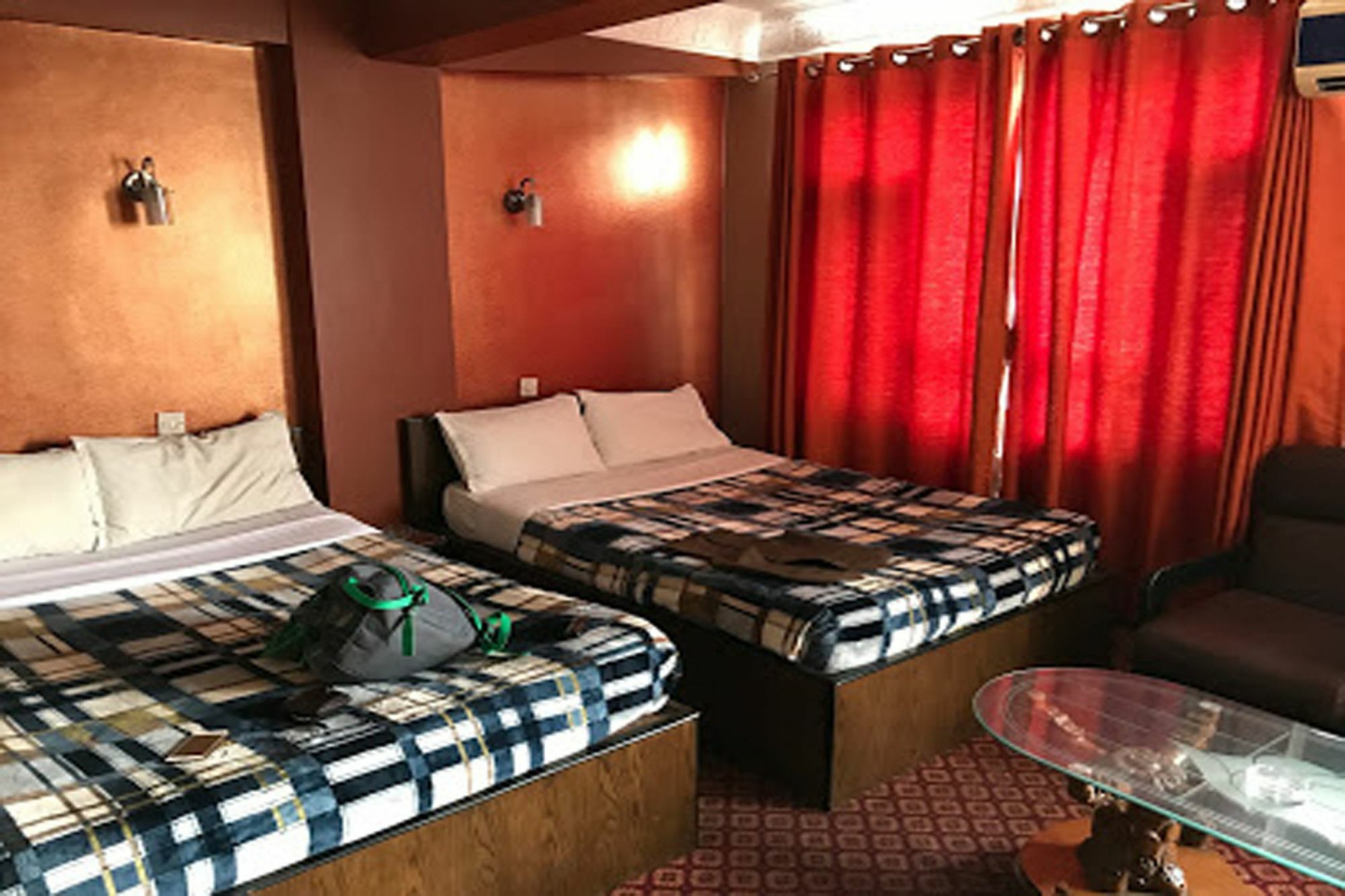 קטמנדו Tirupati Holiday Inn מראה חיצוני תמונה